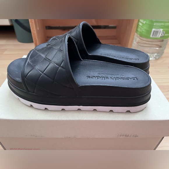 J Slides Beach Slides - Picture 2 of 5